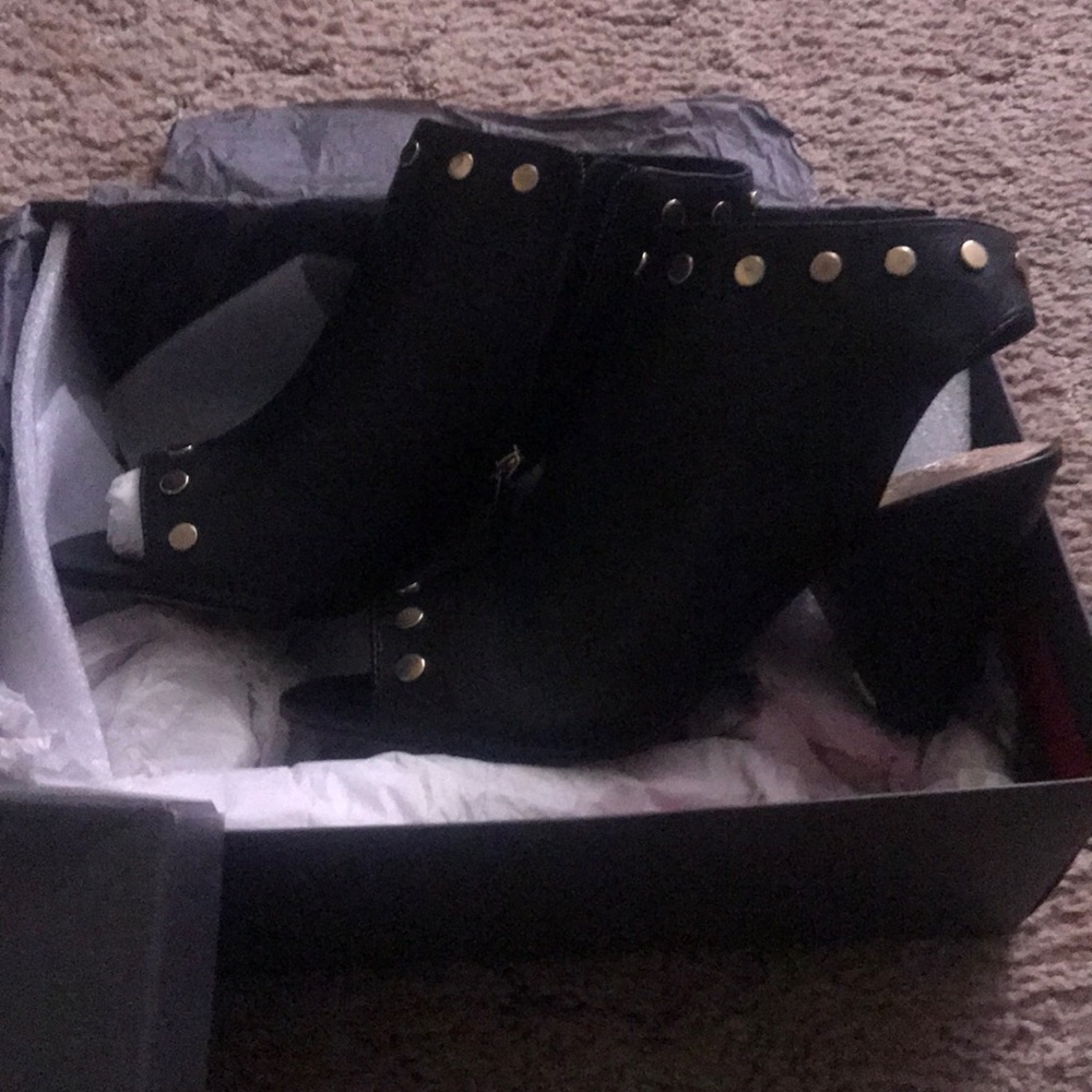 Vince Camuto black wedge heels